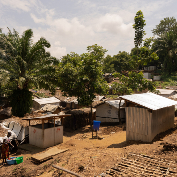Seção do sítio de deslocados em Ugudo Zii, zona sanitária de Angumu. Foto por: Gabriele François Casini / MSF