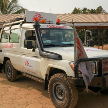 Serviço de ambulâncias de Médicos Sem Fronteiras no Sudoeste de Camarões é vital em região assolada pela violência
