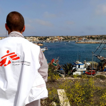 Lampedusa: a abordagem atual não protege adequadamente migrantes e solicitantes de asilo