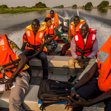 De barco e de carro, MSF leva atendimento médico a locais remotos no Sudão do Sul
